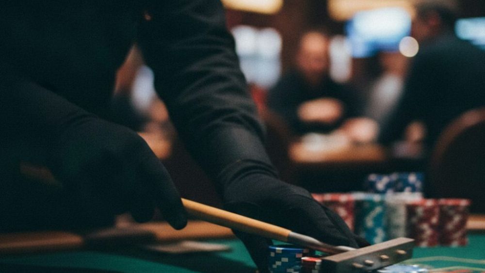 Live Dealer Etiquette: 10 Mistakes Filipino Players Make